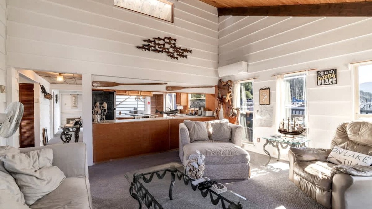 Photo of Livingroom in Bayview