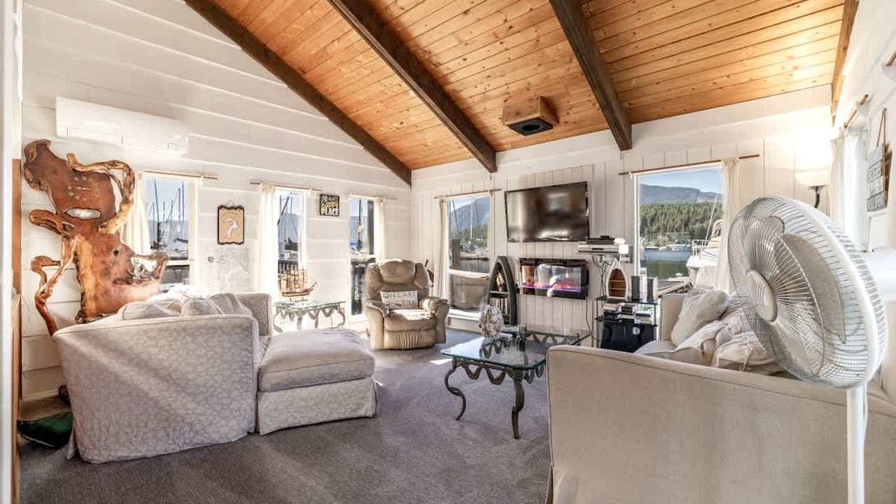 Photo of Livingroom in Bayview