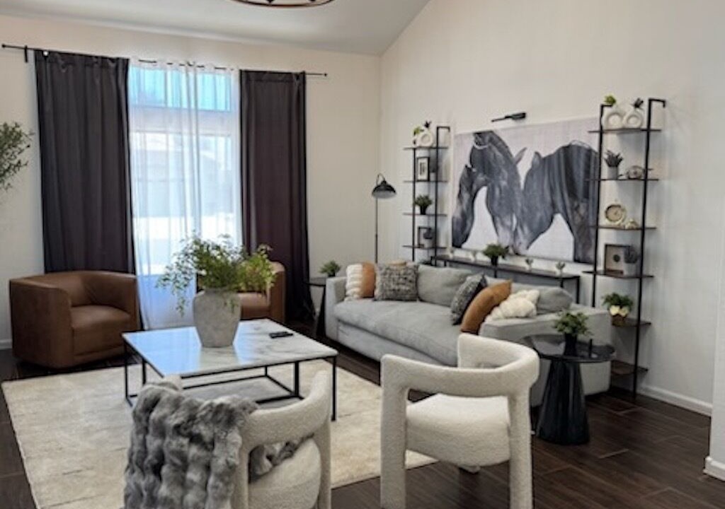 Photo of Livingroom in Canyon Trails