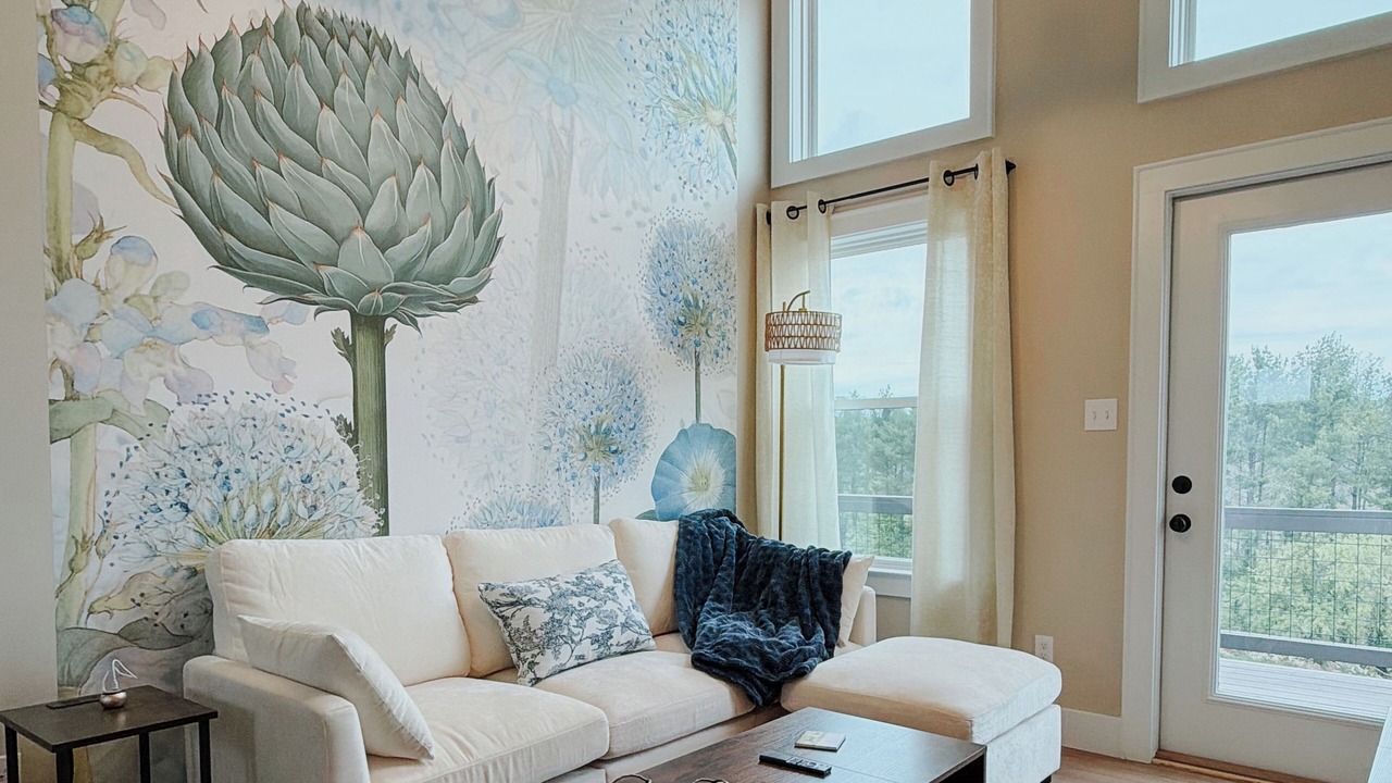 Photo of Livingroom in Court House