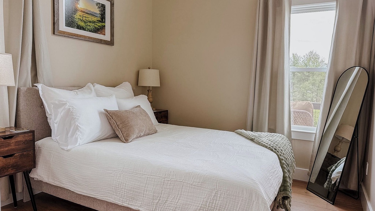 Photo of Bedroom in Court House