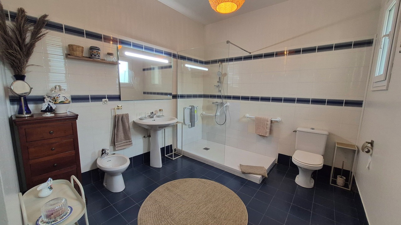 Photo of Bathroom in Cardo