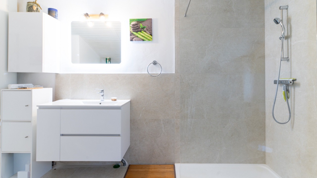 Photo of Bathroom in Rutali