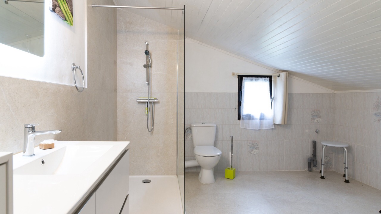 Photo of Bathroom in Rutali