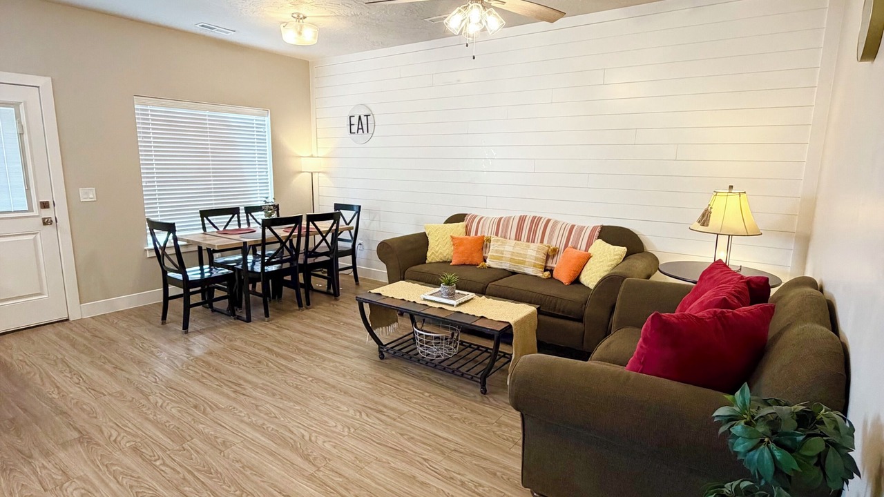 Photo of Livingroom in Enoch