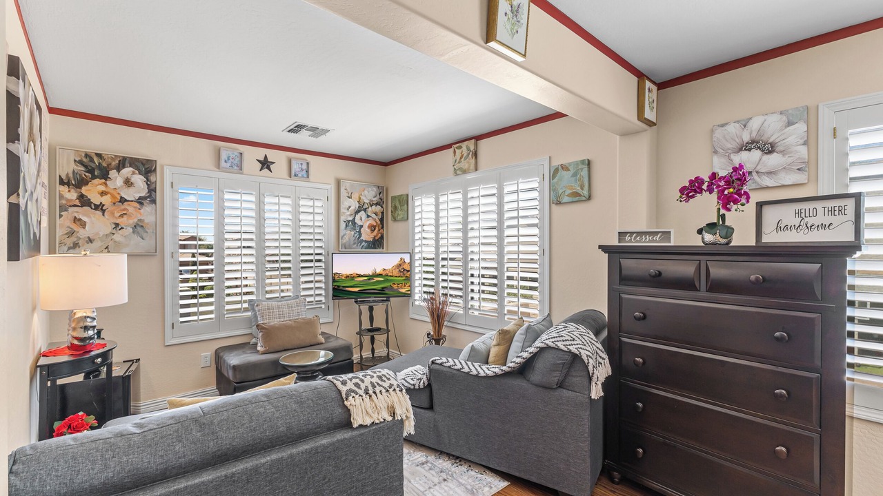 Photo of Livingroom in Litchfield Manor
