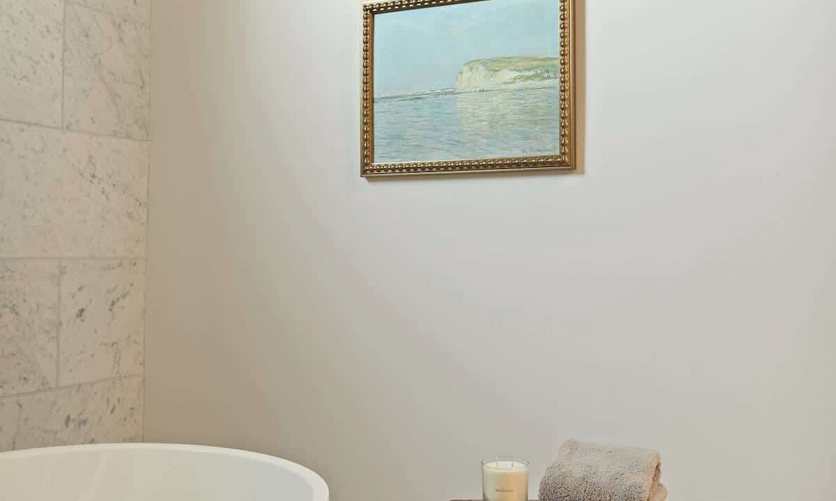 Photo of Bathroom in Blue Jay