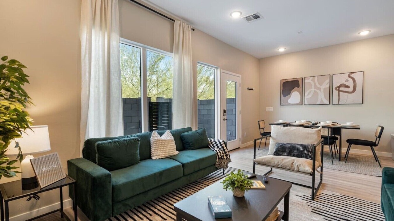 Photo of Livingroom in Surprise