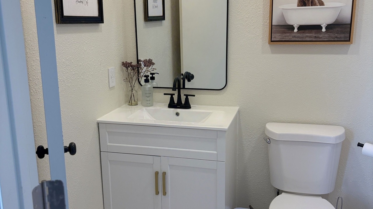 Photo of Bathroom in Hanford