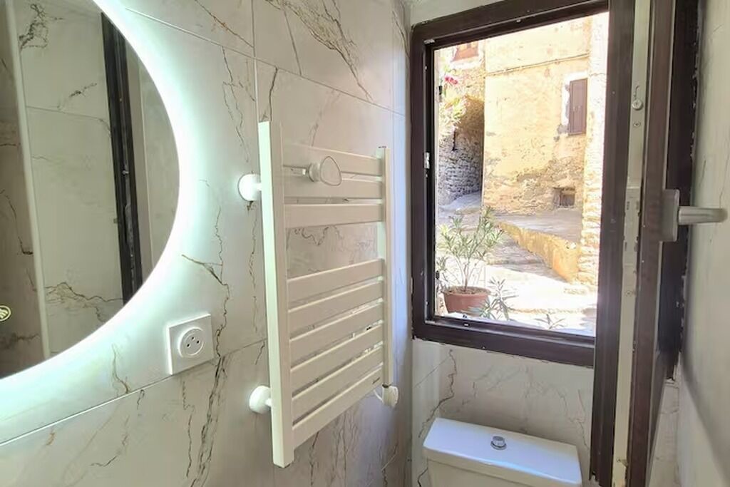 Photo of Bathroom in Lama