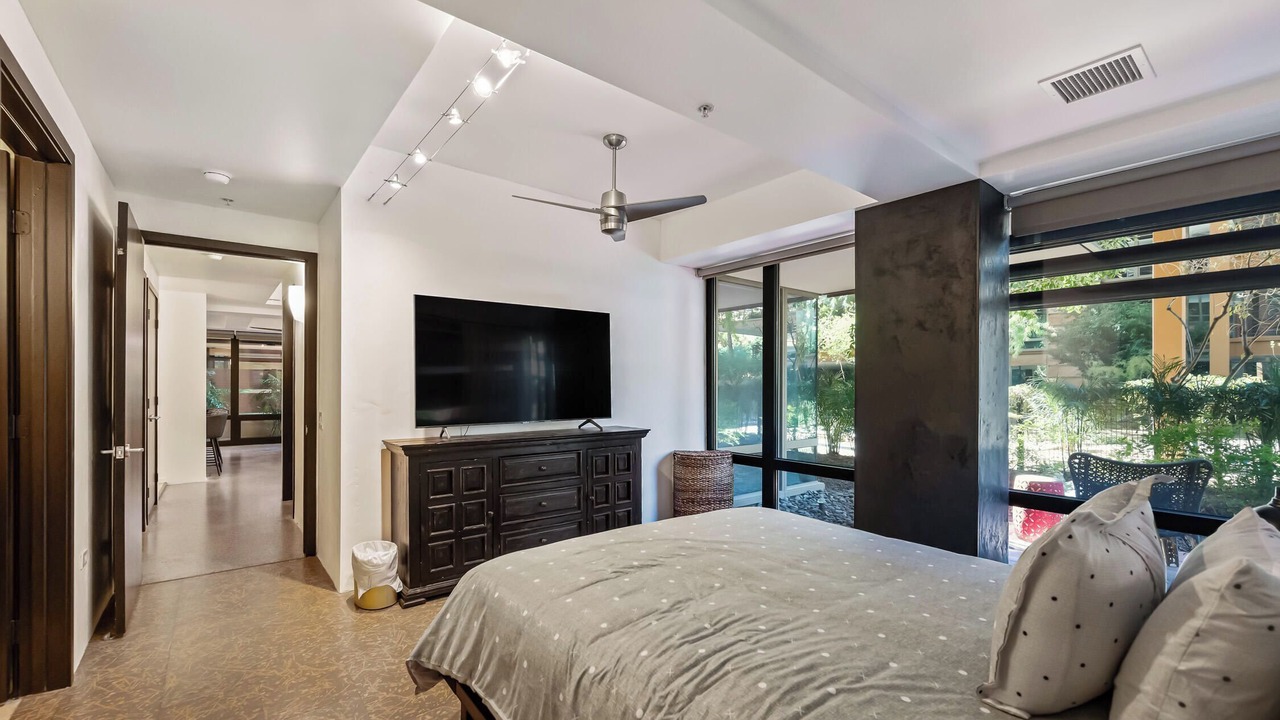 Photo of Bedroom in Fashion Square