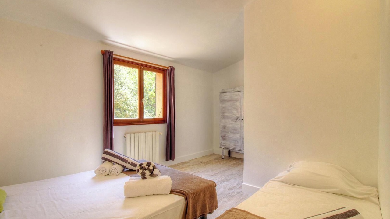 Photo of Bedroom in Cirendinu