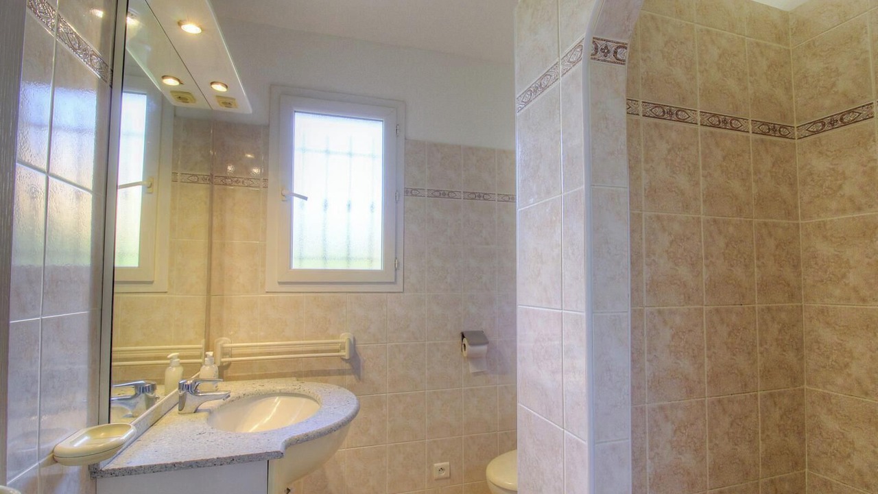 Photo of Bathroom in Cirendinu