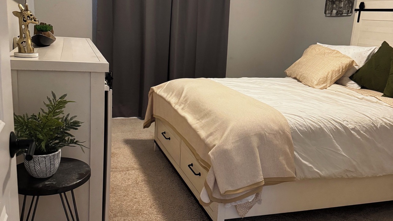 Photo of Bedroom in Glendale