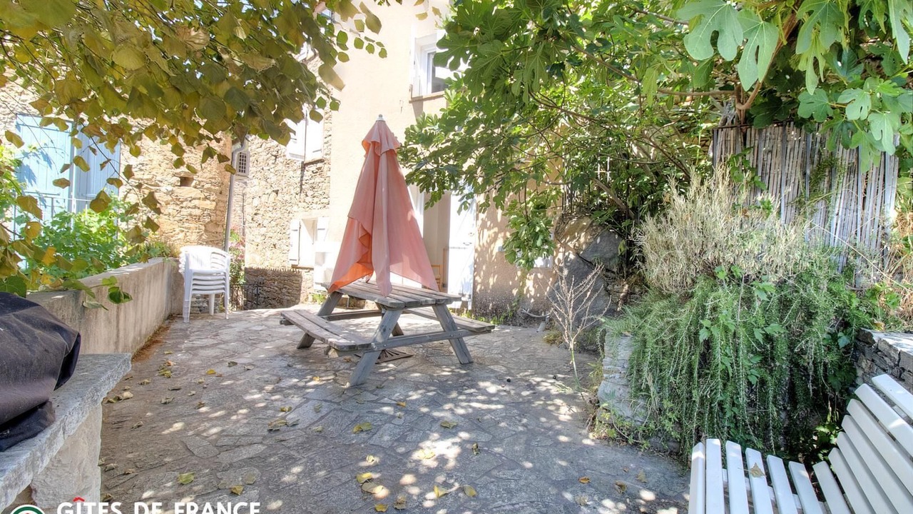 Photo of Patio Balcony in Aiti