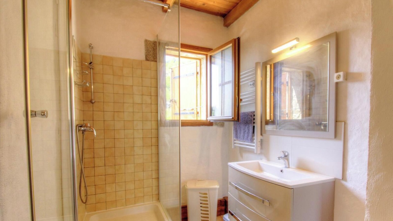 Photo of Bathroom in Levie