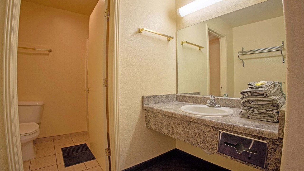 Photo of Bathroom in Lordsburg