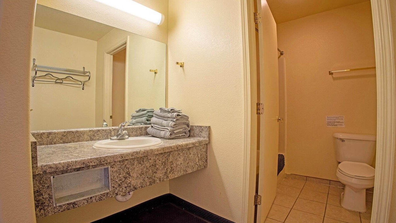 Photo of Bathroom in Lordsburg