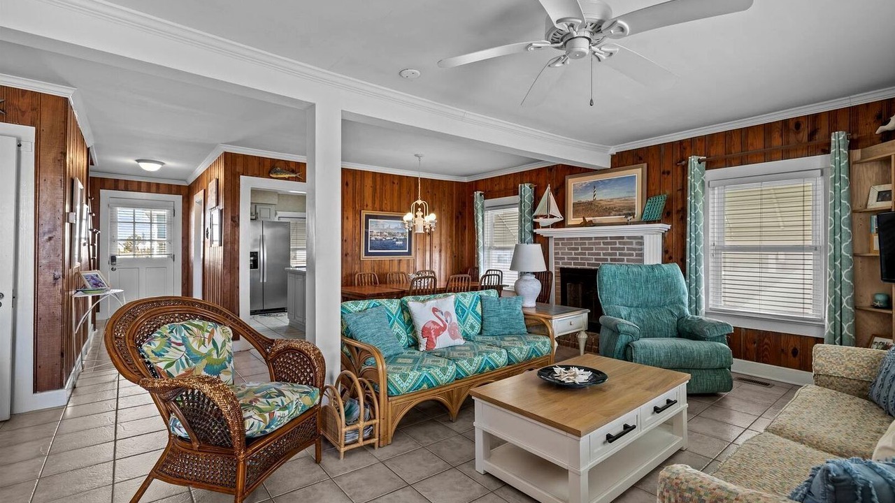 Photo of Livingroom in Atlantic Beach