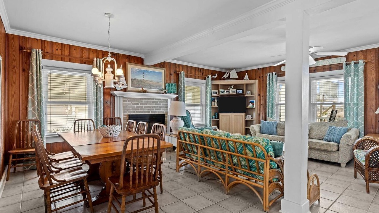 Photo of Livingroom in Atlantic Beach