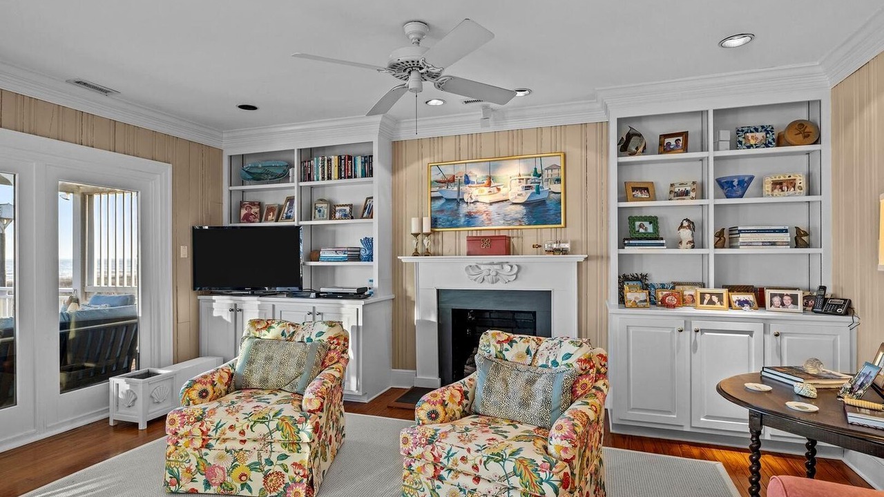 Photo of Livingroom in Atlantic Beach
