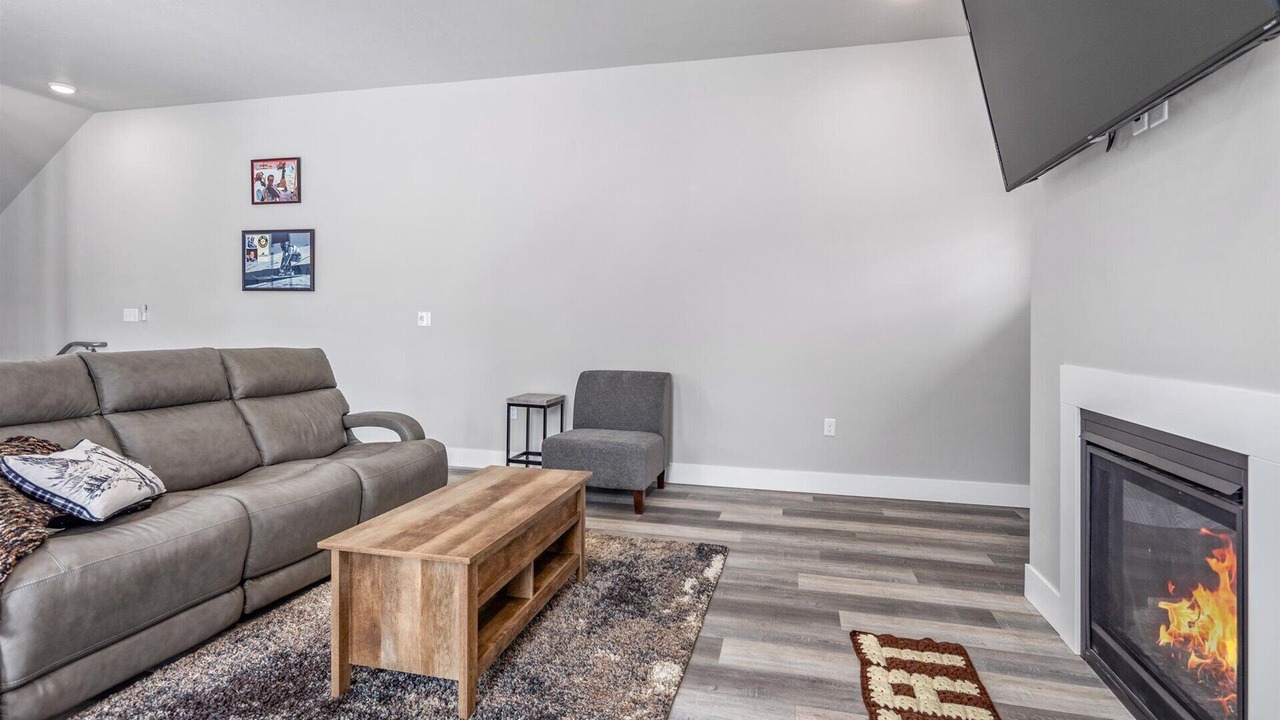 Photo of Livingroom in West Bench