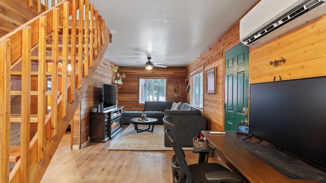 Photo of Livingroom in Meadow View Heights