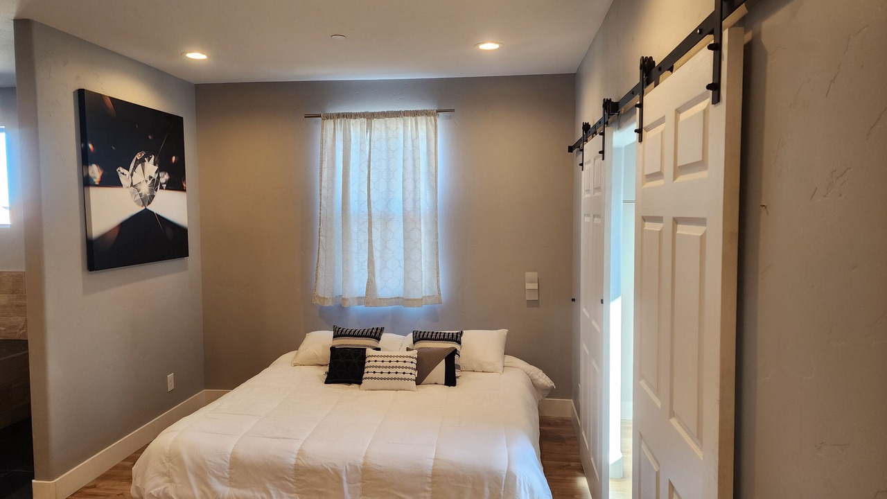 Photo of Bedroom in Enterprise