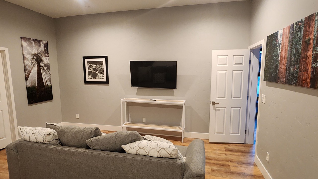 Photo of Livingroom in Enterprise