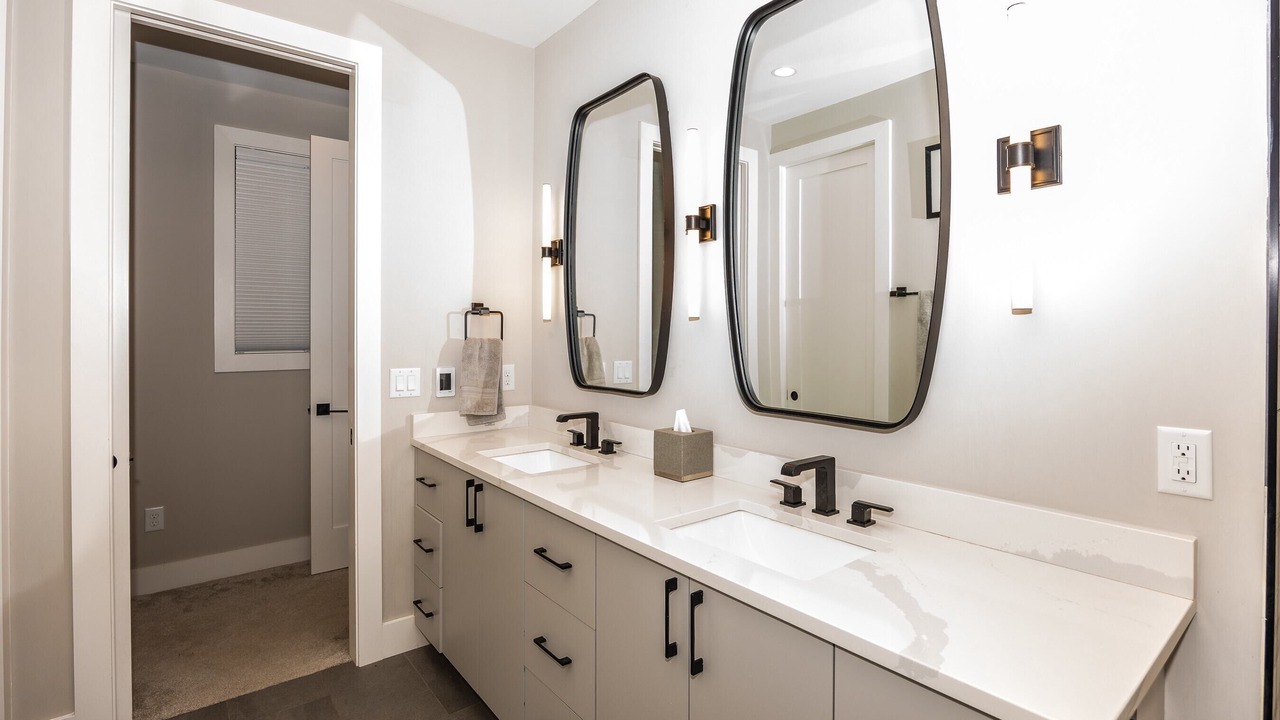 Photo of Bathroom in Fountain Square