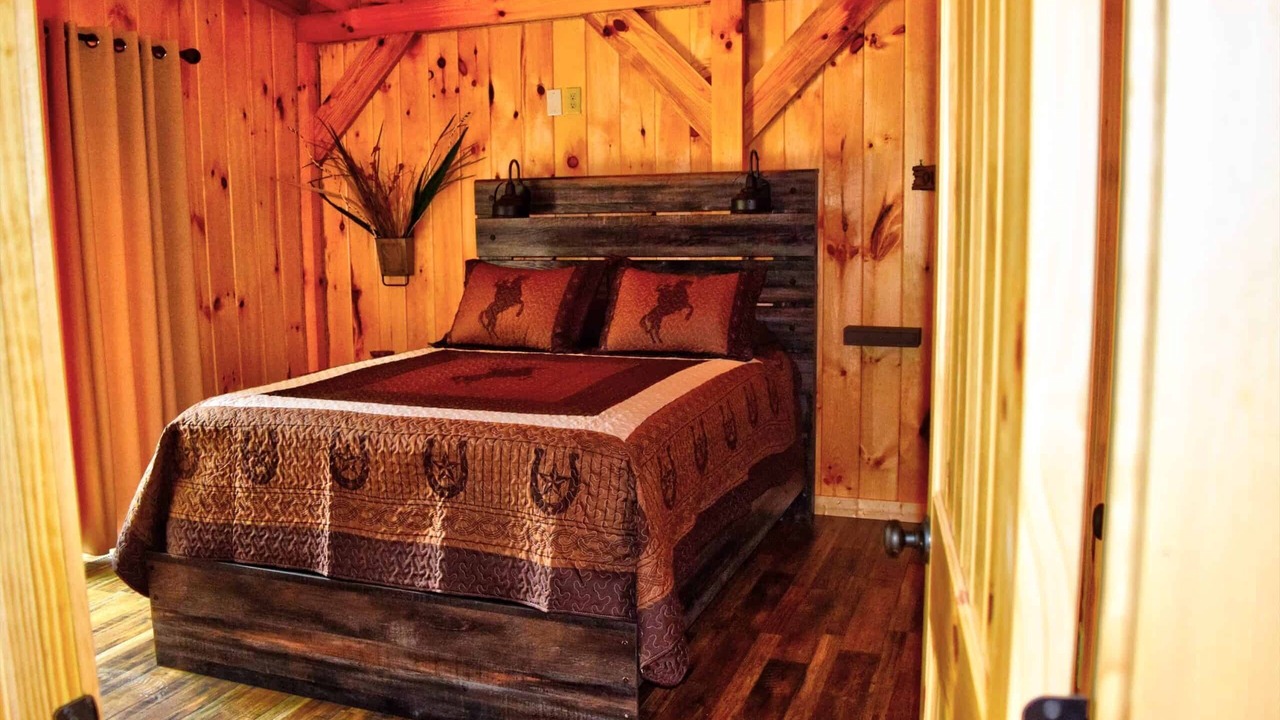 Photo of Bedroom in Frenchburg