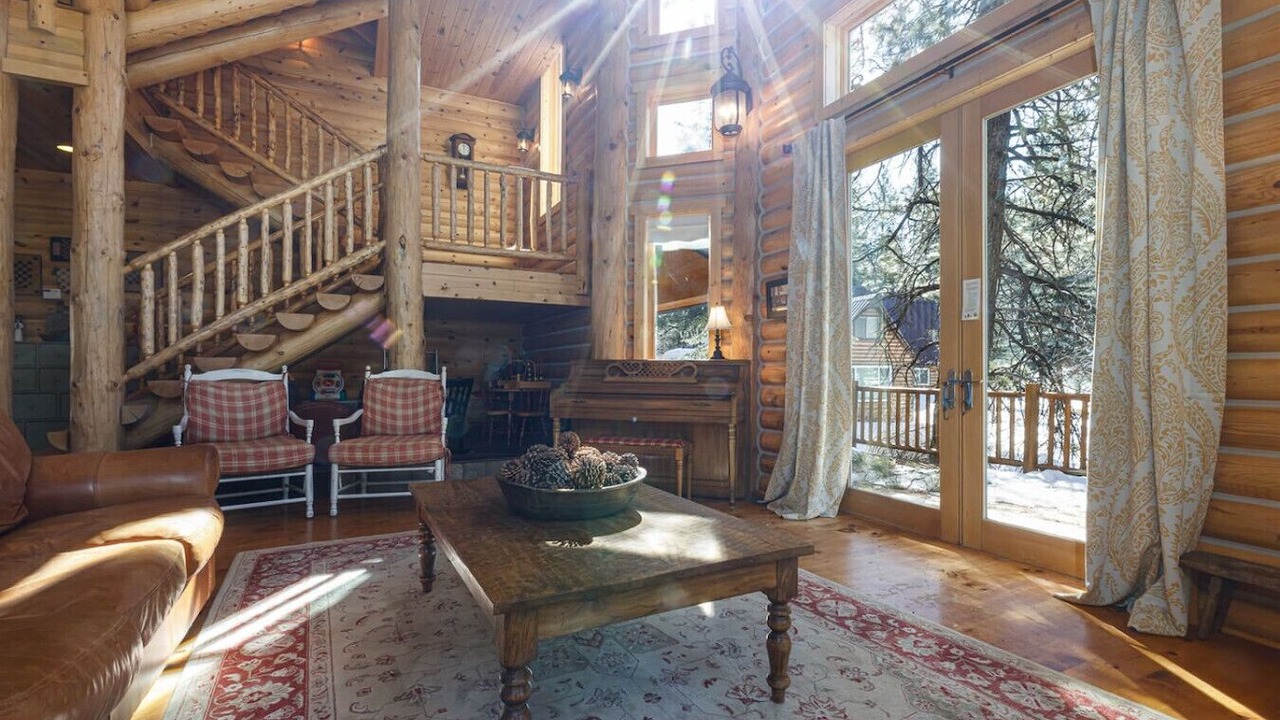 Photo of Livingroom in Mammoth Creek
