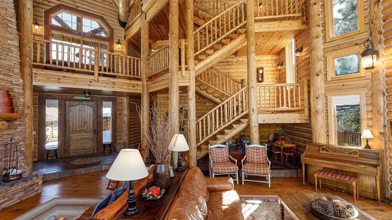 Photo of Livingroom in Mammoth Creek