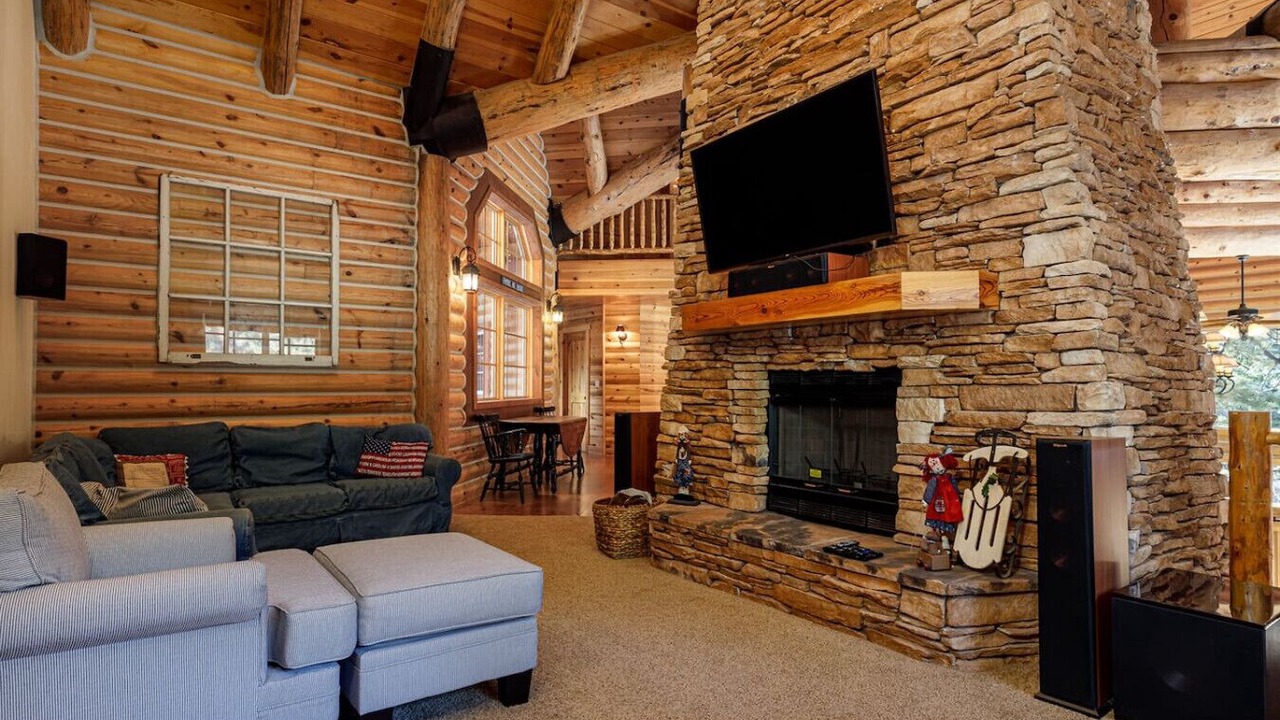 Photo of Livingroom in Mammoth Creek