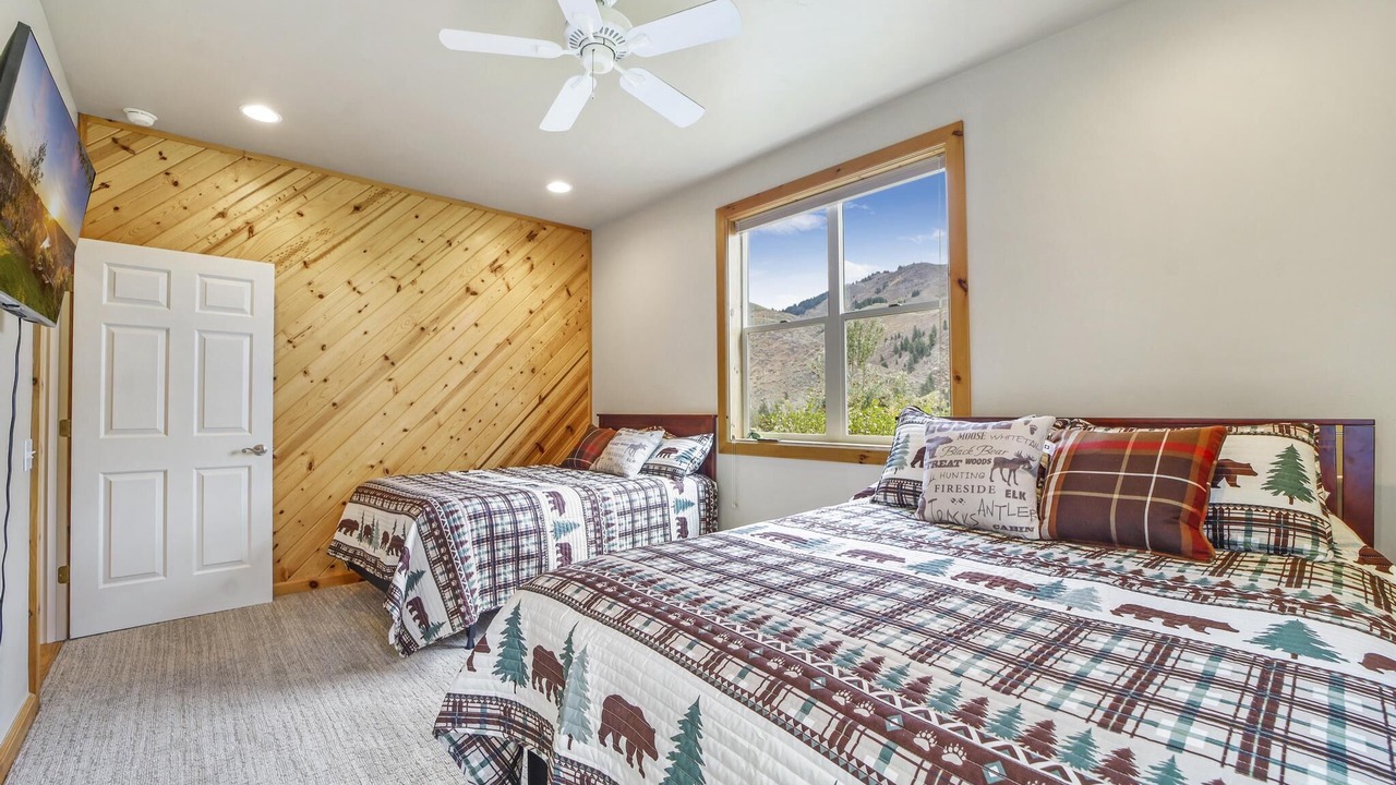Photo of Bedroom in Pine