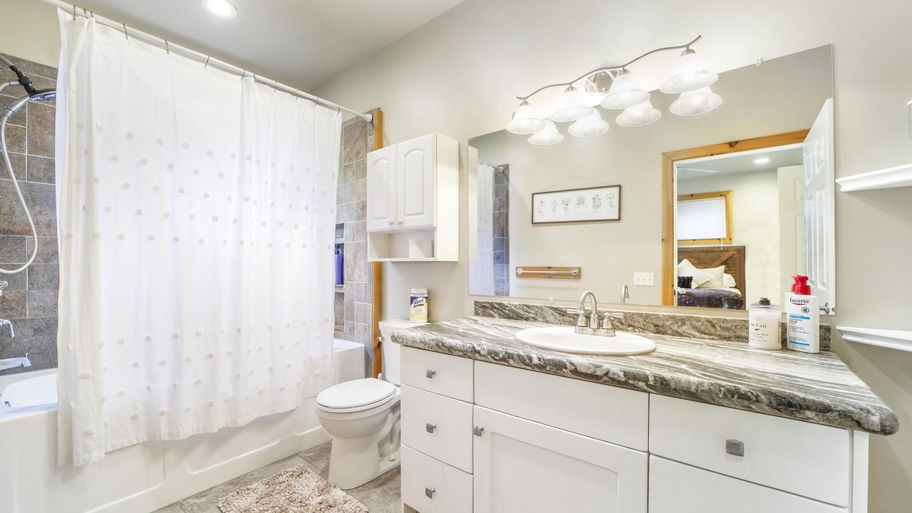 Photo of Bathroom in Pine