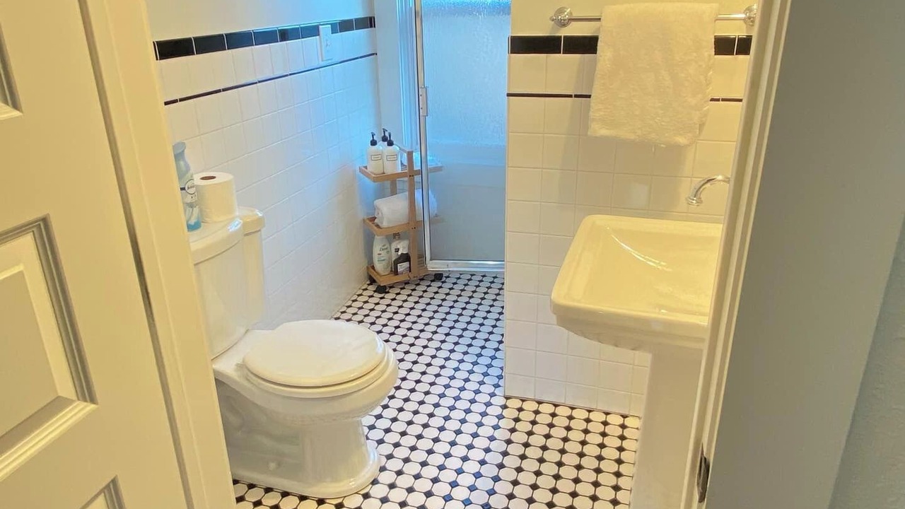 Photo of Bathroom in Cliff - Cannon