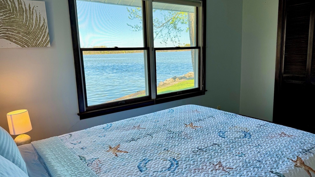 Photo of Bedroom in Lakeview