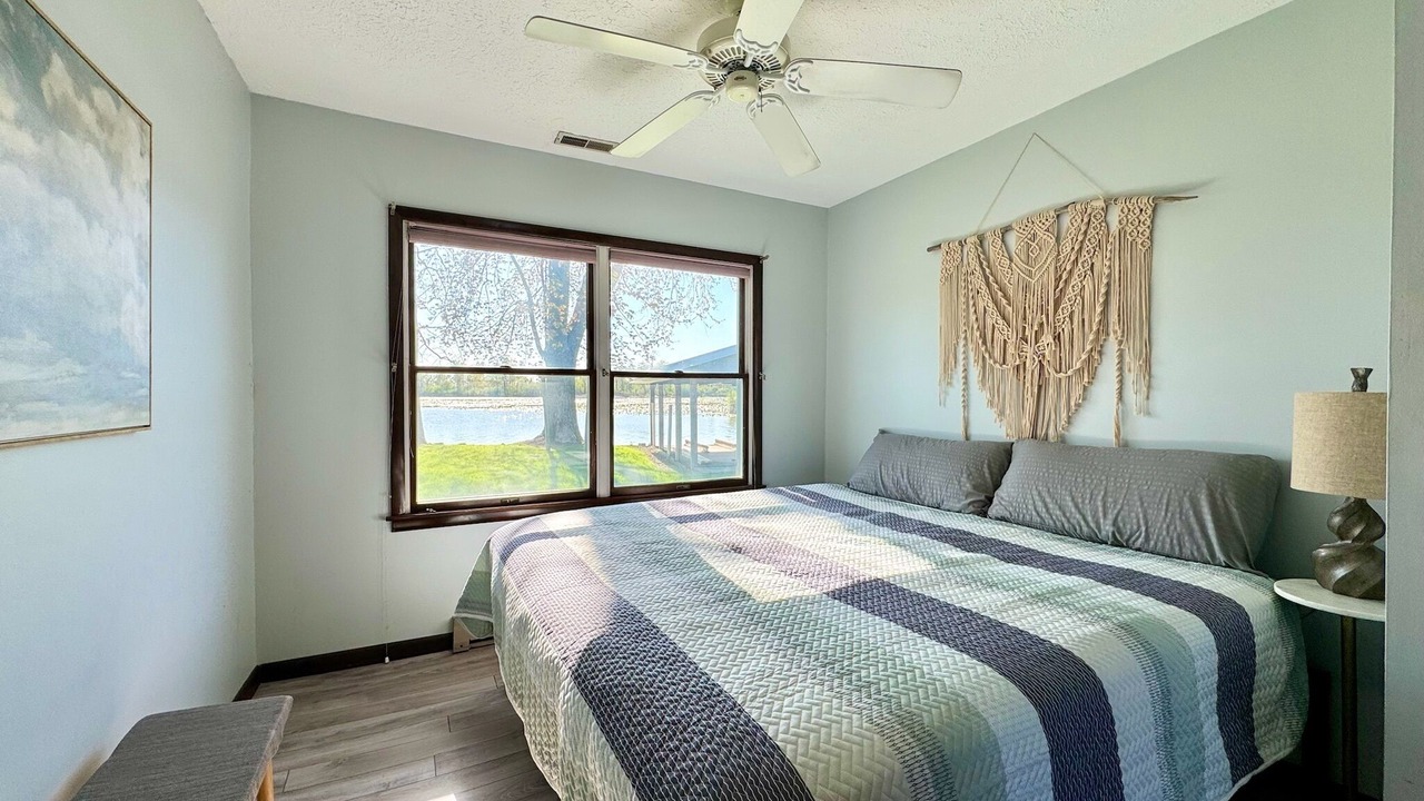 Photo of Bedroom in Lakeview