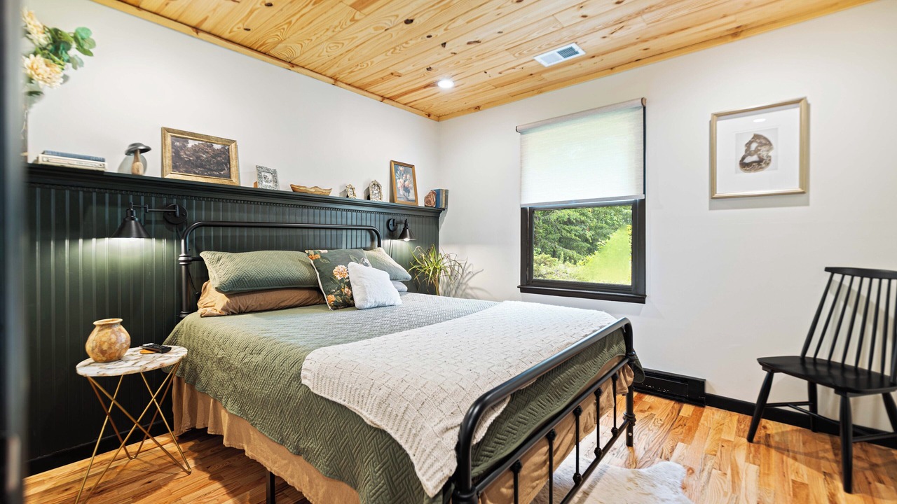 Photo of Bedroom in Frenchburg