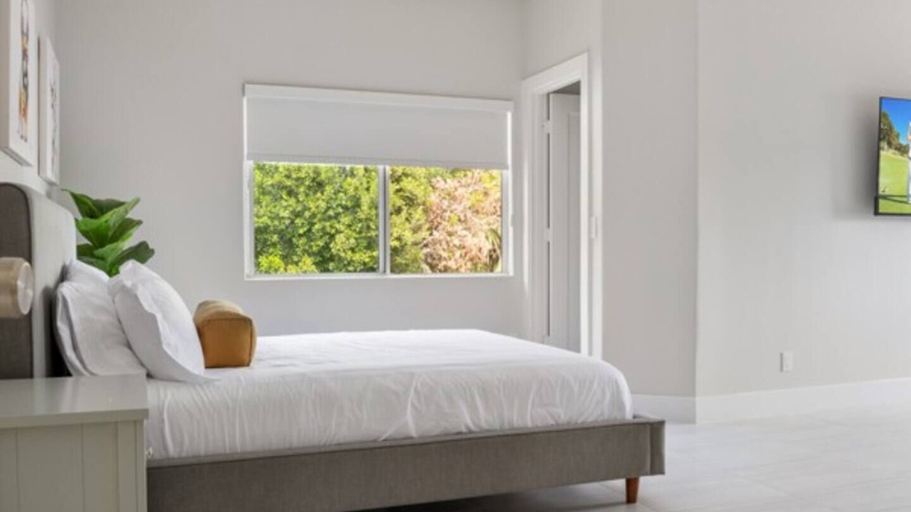 Photo of Bedroom in Arcadia Manors
