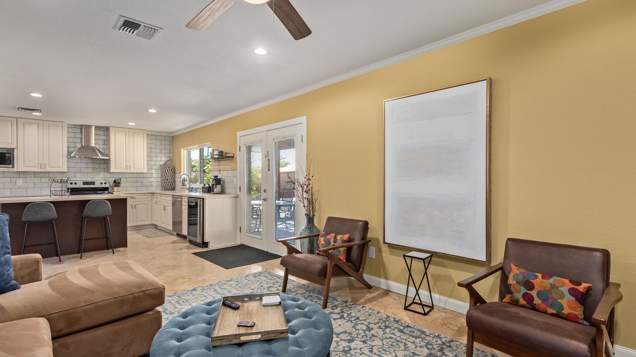 Photo of Livingroom in Desert Foothills Estates