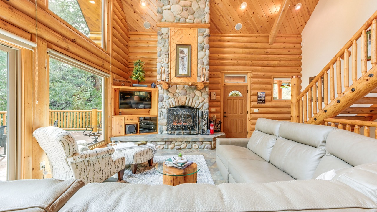 Photo of Livingroom in Shaver Lake