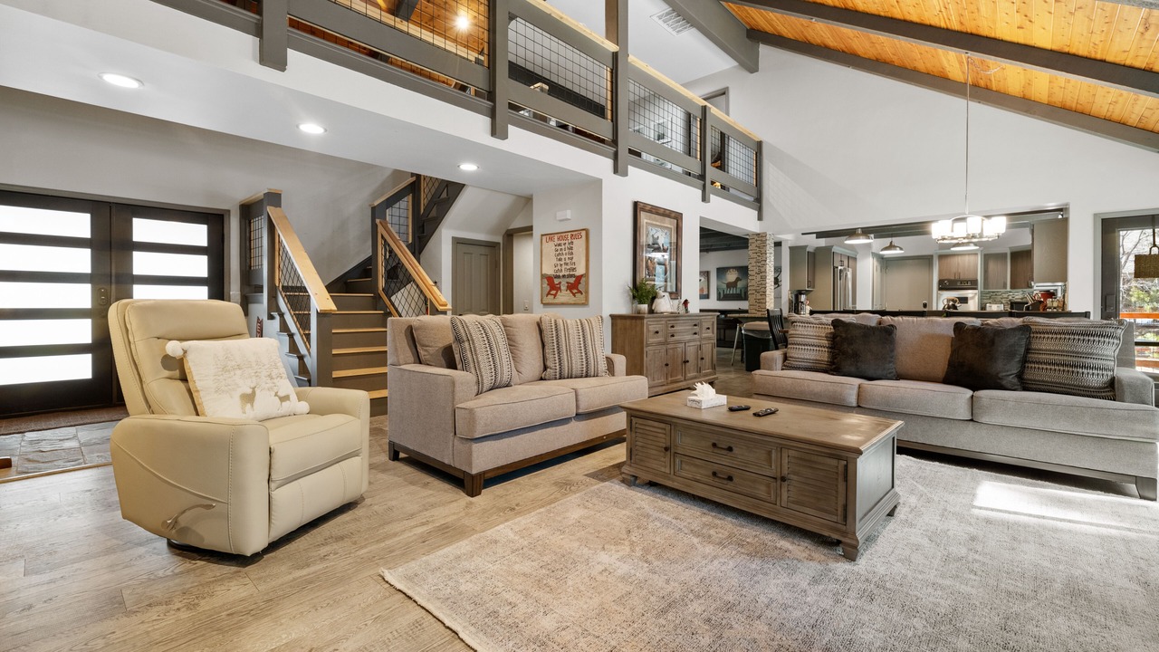Photo of Livingroom in Evergreen Estates