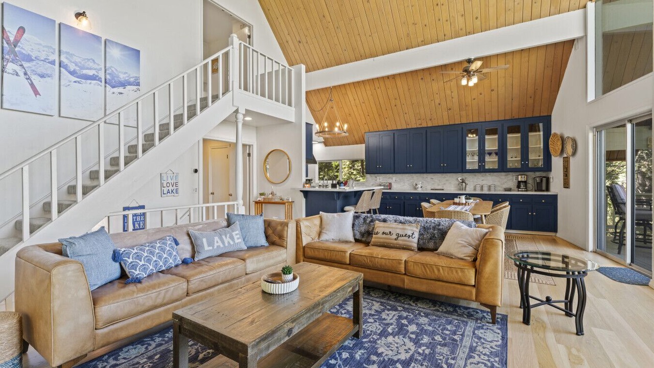 Photo of Livingroom in Blue Jay
