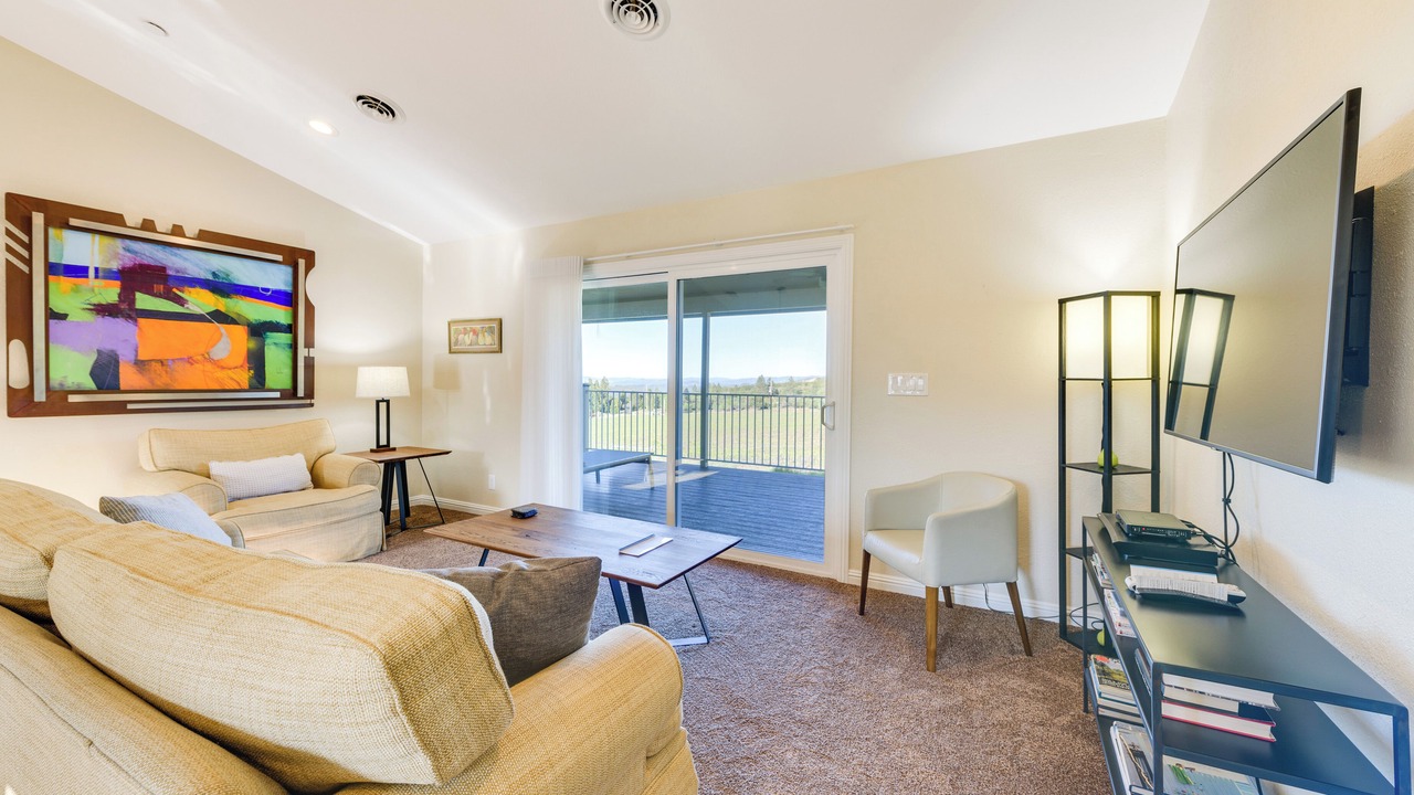Photo of Livingroom in Kelseyville