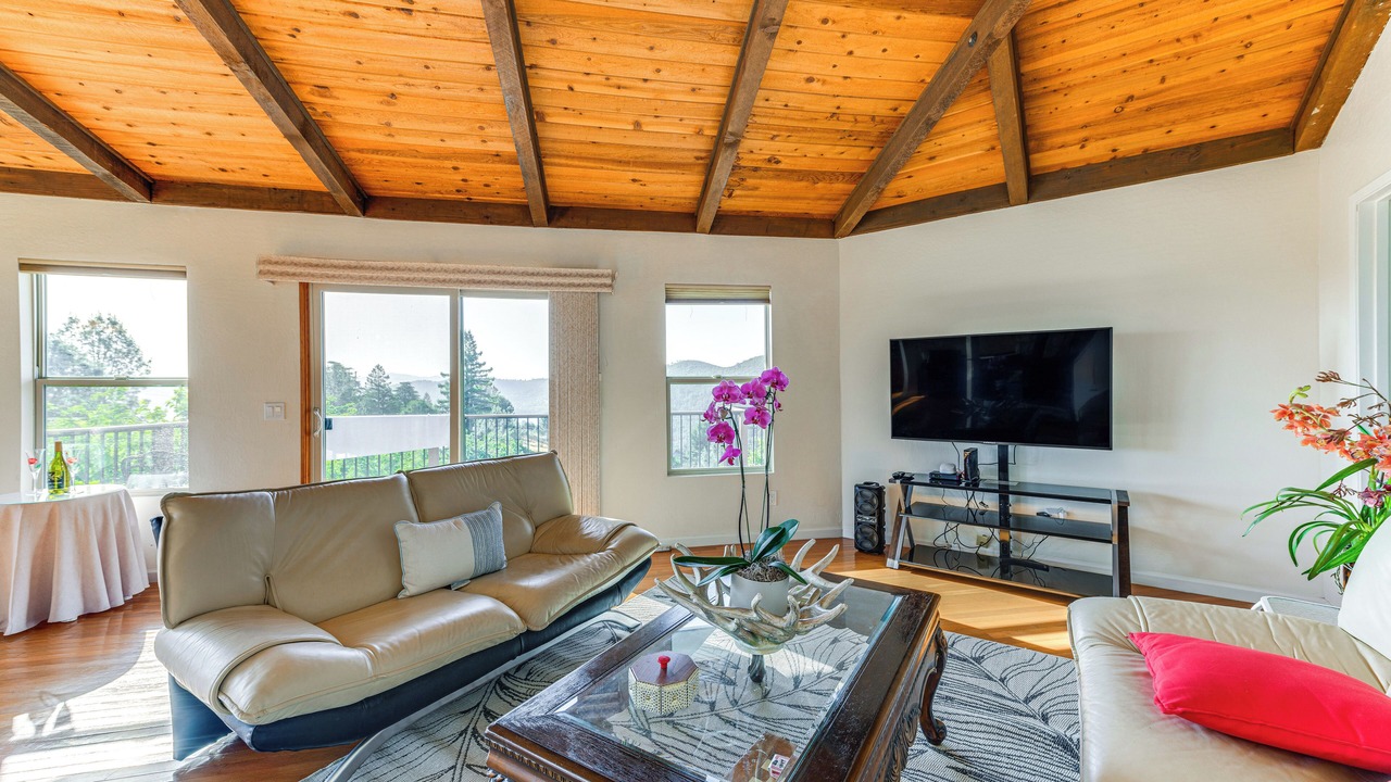 Photo of Livingroom in Kelseyville