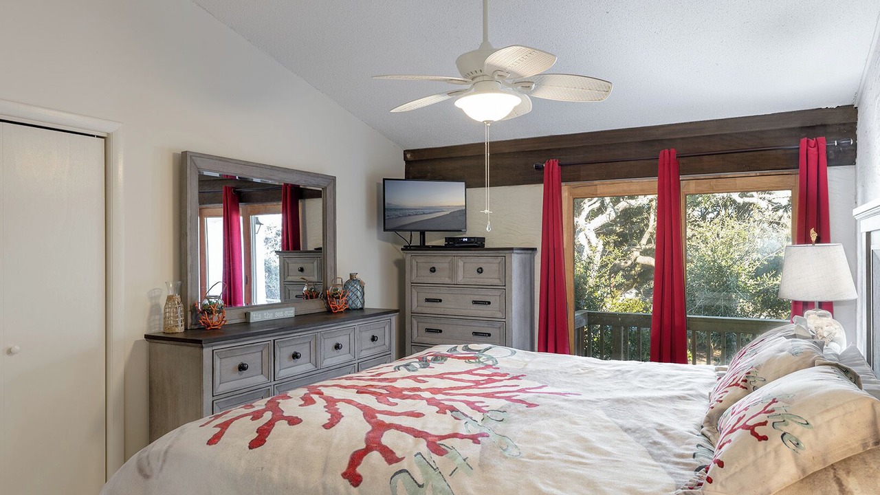 Photo of Bedroom in Pine Knoll Shores
