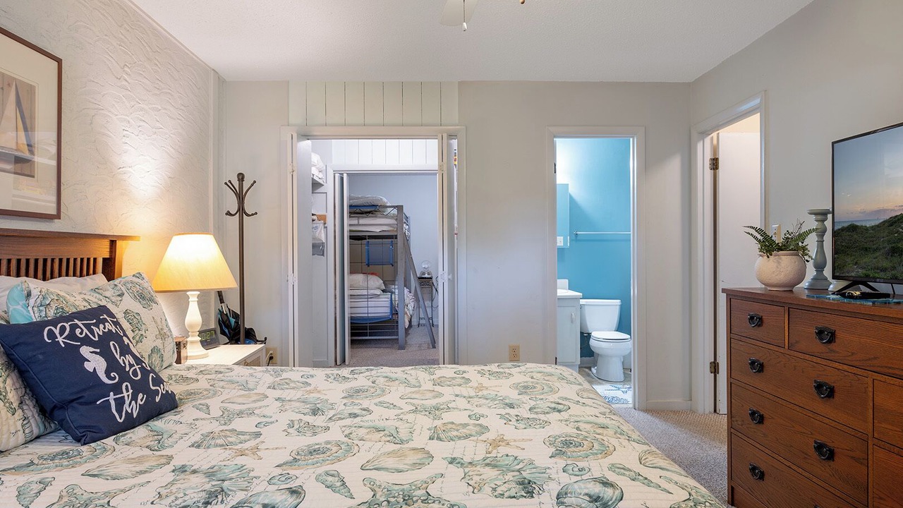 Photo of Bedroom in Pine Knoll Shores