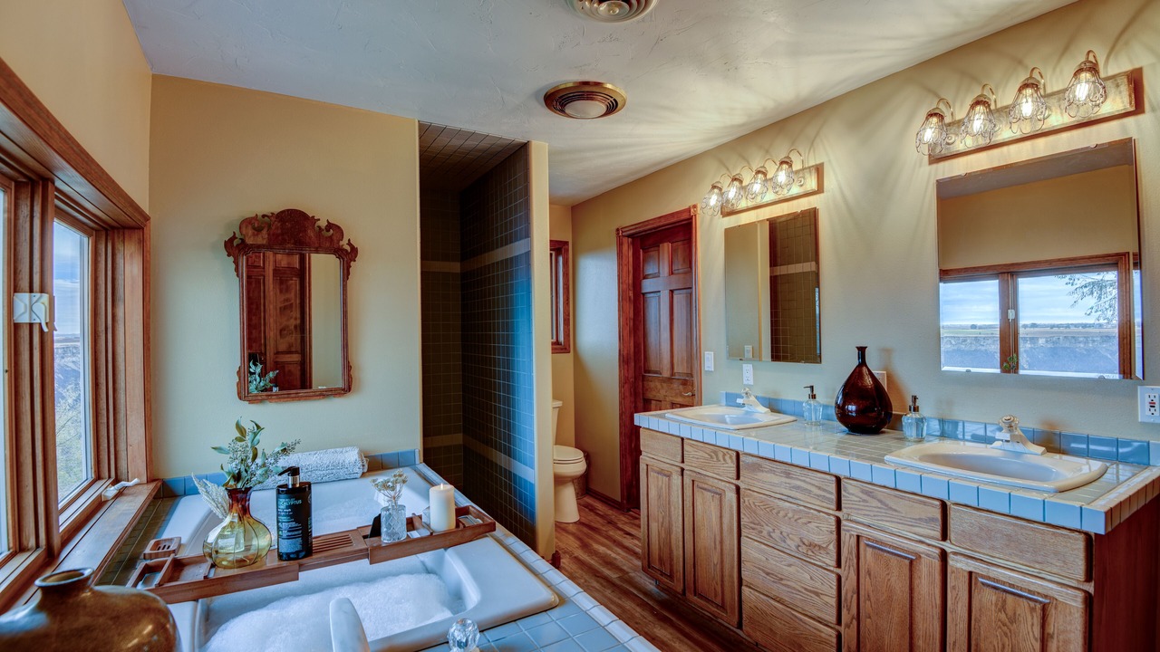 Photo of Bathroom in Buhl